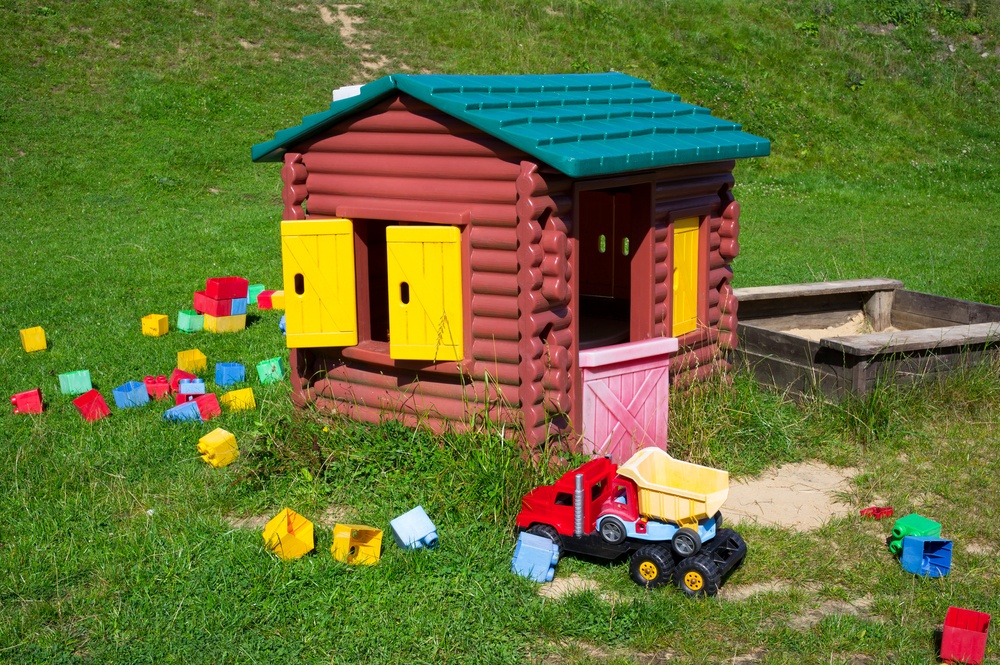 cabane-en-plastique-exterieure