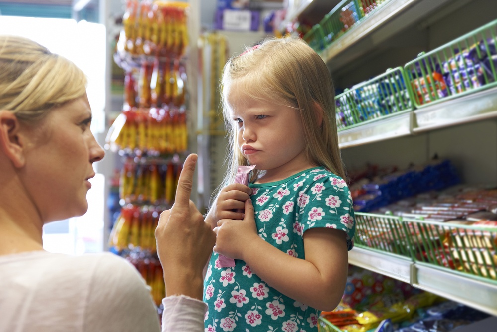  mere-qui-discipline-son-enfant-capricieux