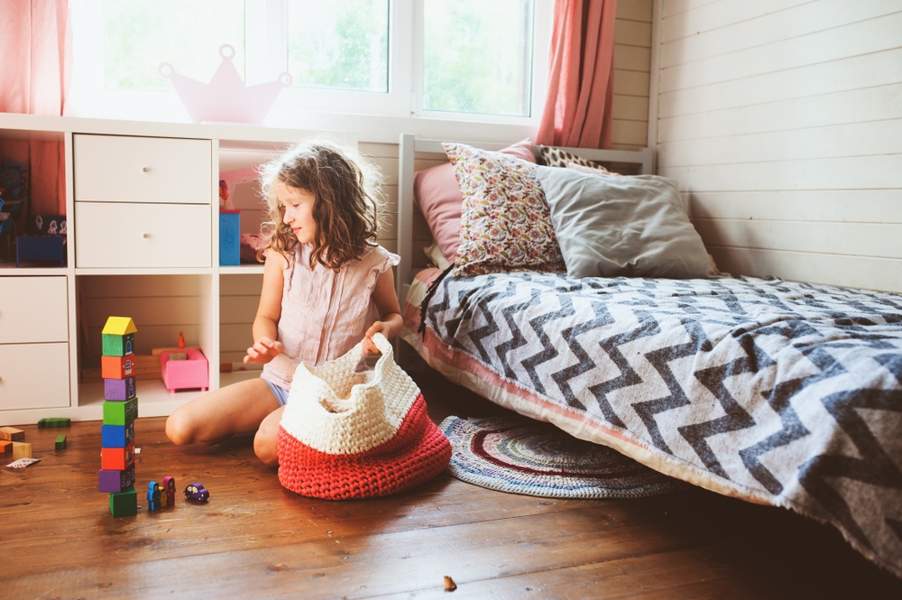 enfant-qui-range-sa-chambre