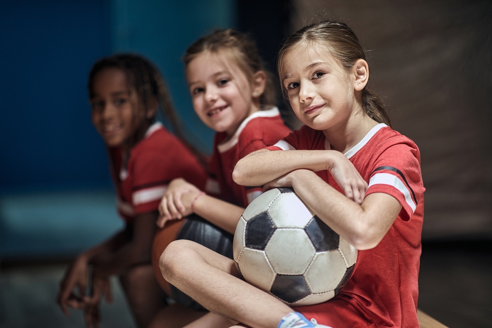 fille-qui-joue-au-football