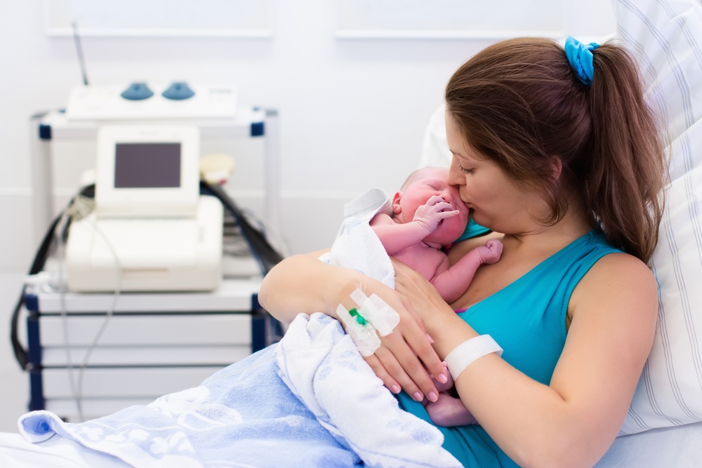 maman-rencontre-son-bebe-apres-cesarienne