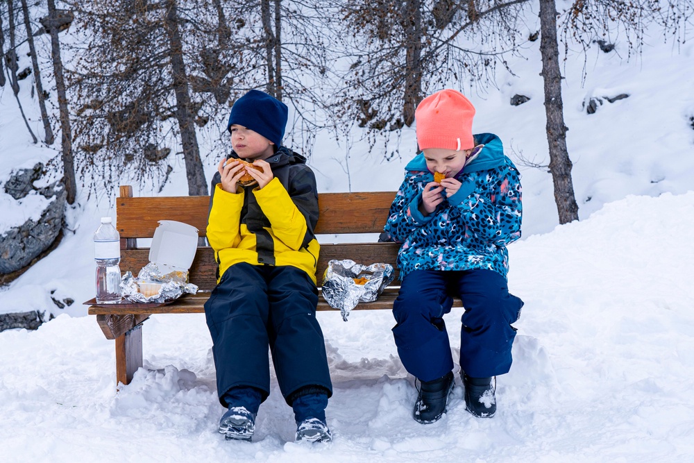 pique-nique-enfant-ski