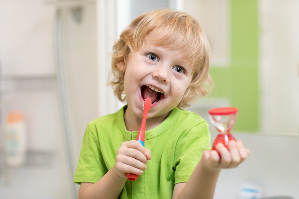  enfant-qui-se-brosse-les-dents