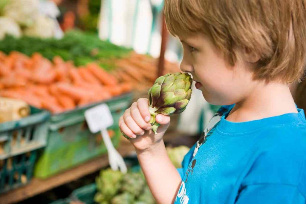 degustation-fruits-legumes-enfant