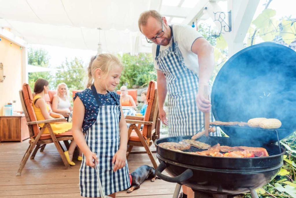 enfant-barbecue