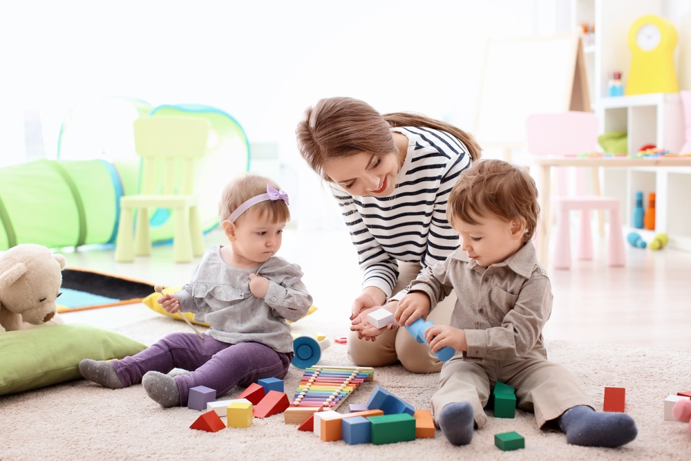 Nourrice avec des enfants