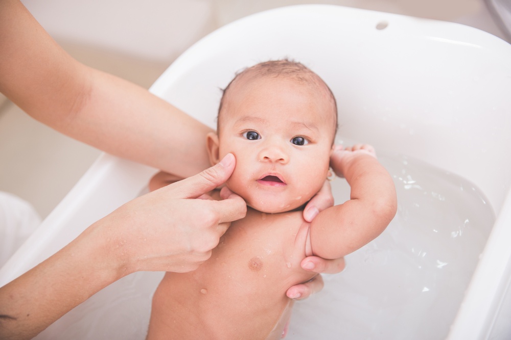 comment-donner-le-bain-a-un-bebe