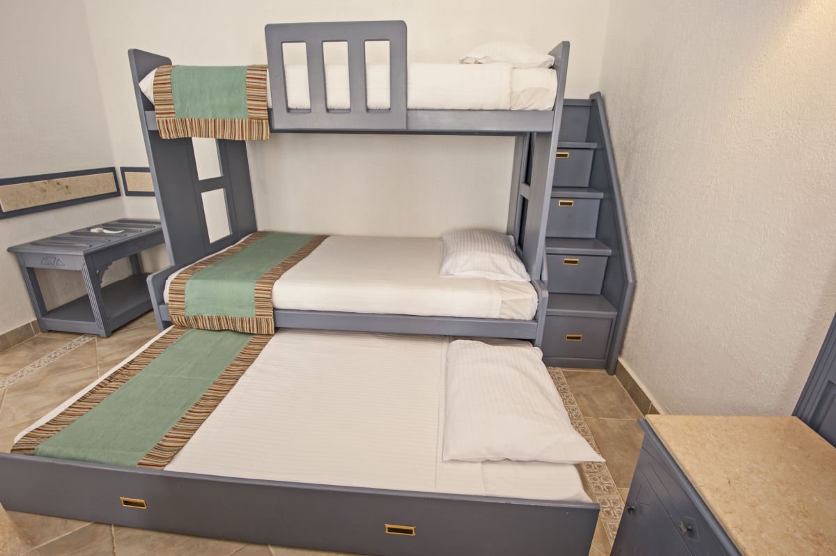 3-lits-dans-une-petite-chambre