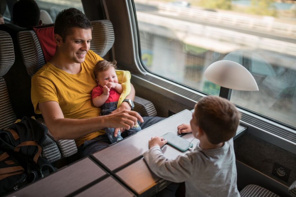 voyager-avec-des-enfants-en-train-pour-economiser