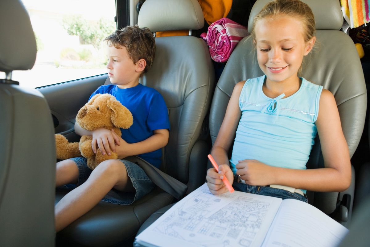 idées-de-jeux-enfant-pour-longs-trajets-en-voiture