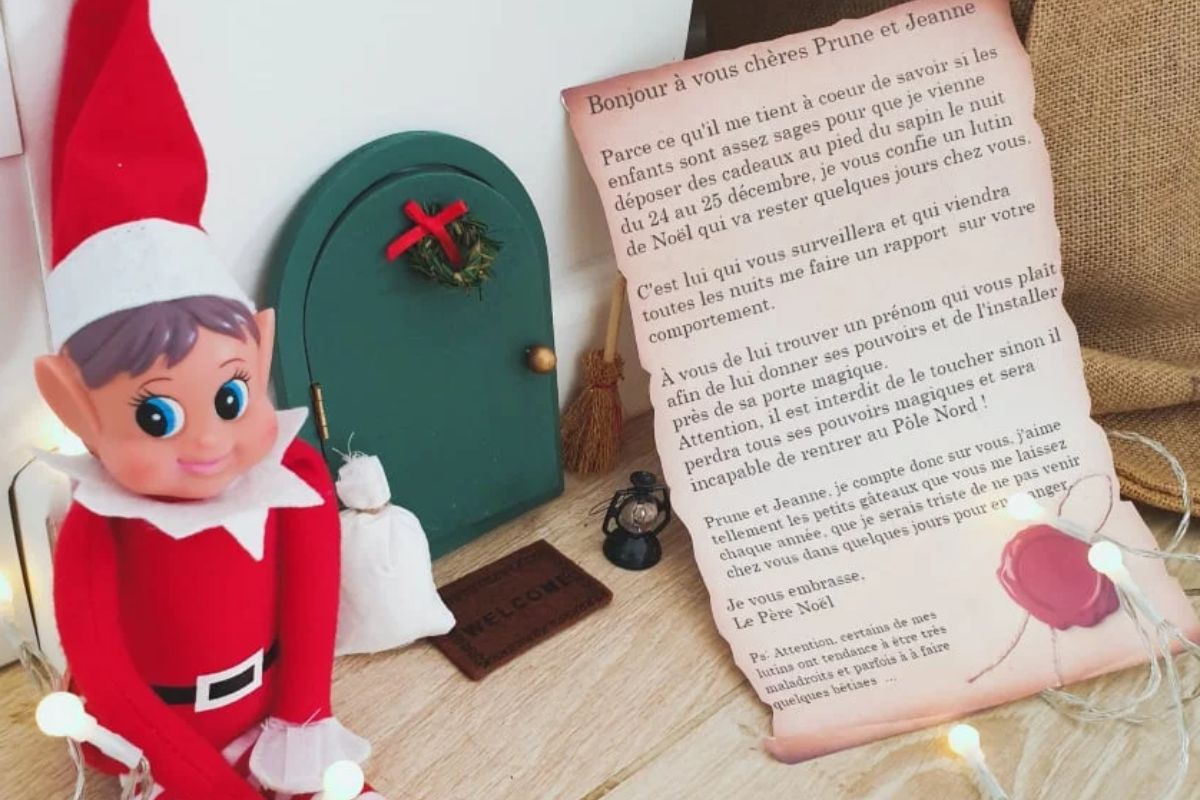 Lutin farceur de Noël avec une lettre